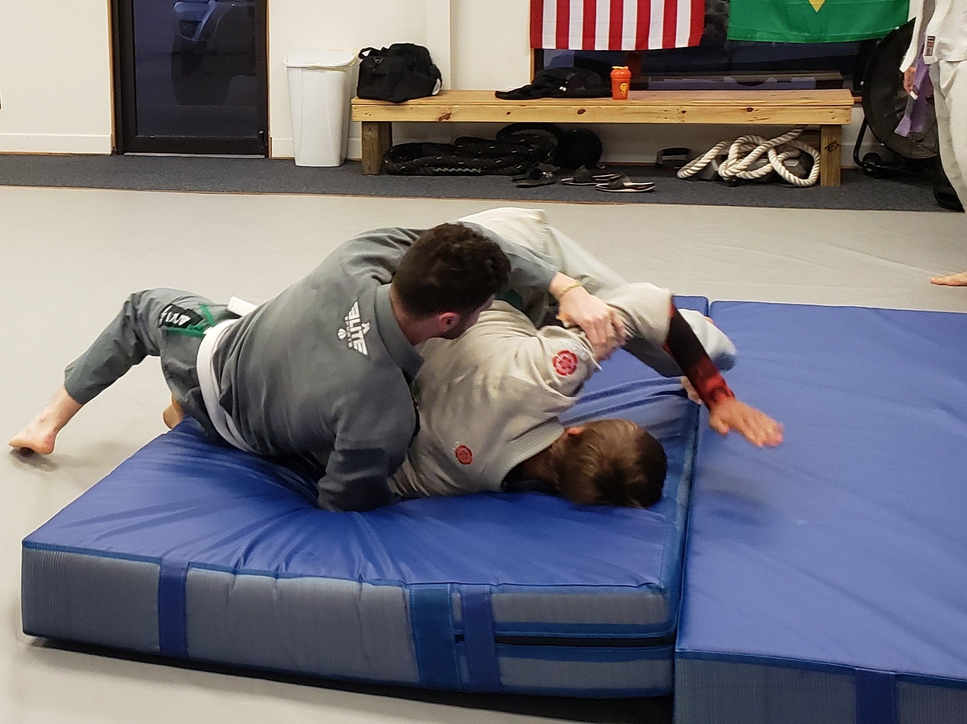 Blue martial arts crash mat, blue jiu jitsu landing pad, mma crash pad