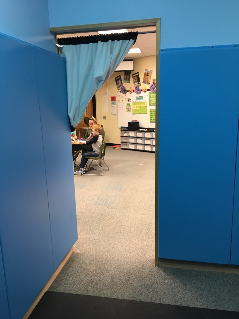 school safe room featuring AK Athetlics FlameSafe Wall pads, hospital wall padding, safety wall padding, Class A wall padding, shock absorbent wall padding, time out room padding, quiet room padding