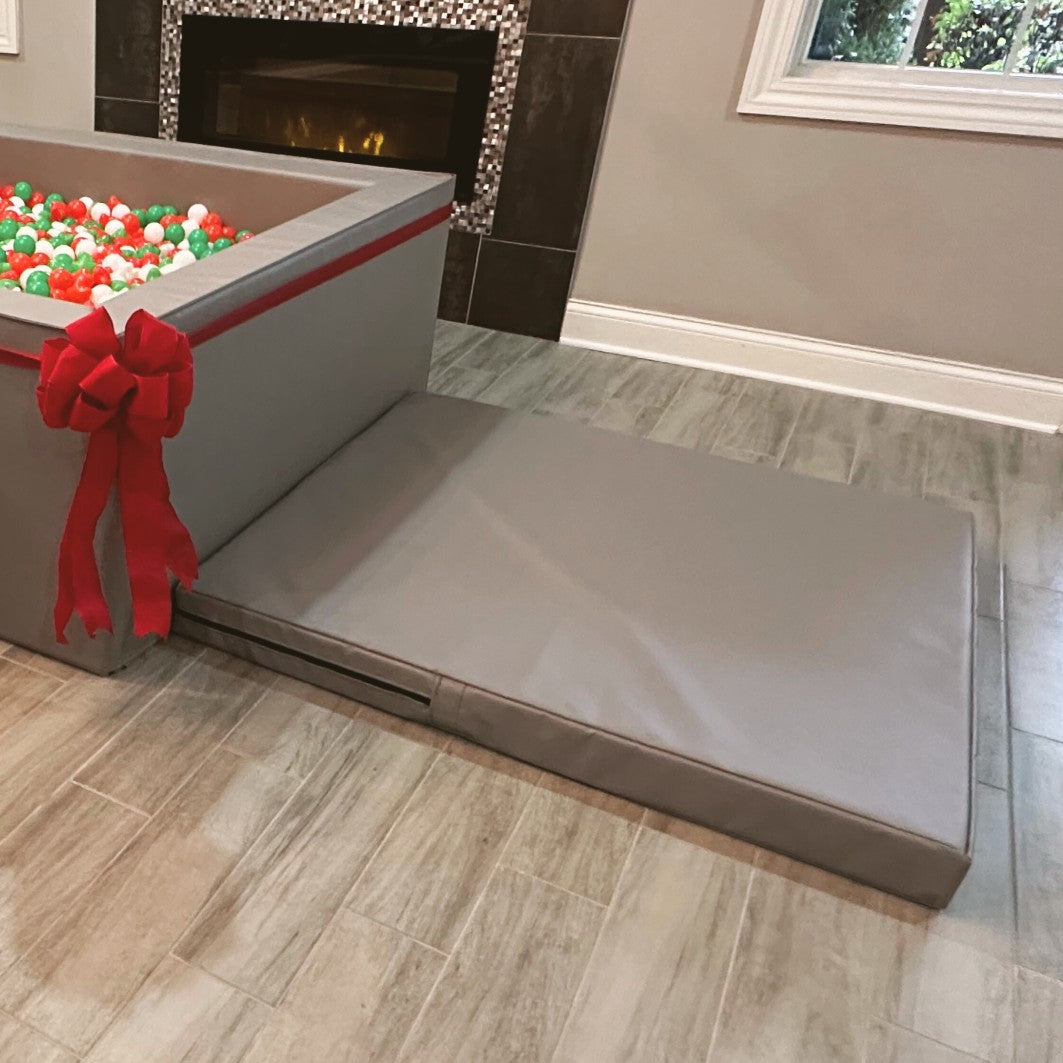 Holiday Shop 4' x 4' x 4" Landing Mat