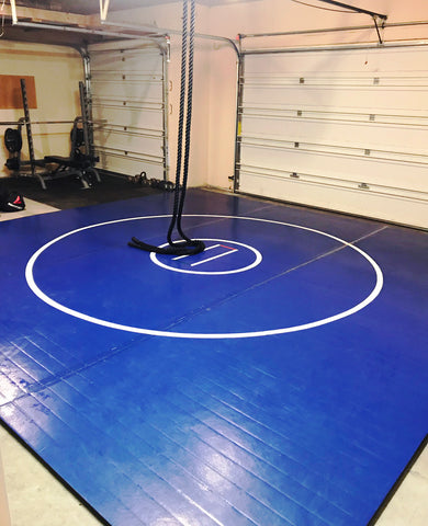 Black and Red 8 section 20' x 20' x 1 3/8 Roll-Up Wrestling Mat with Four  Practice Circles