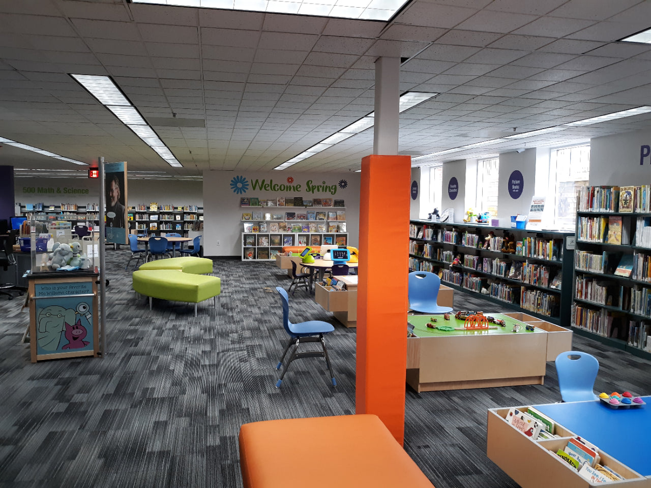 Orange square pole pad in a school's library 